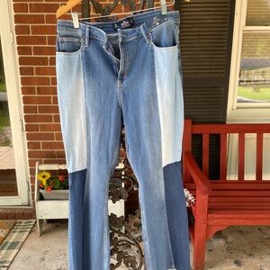 Hollister patchwork flare jeans 17 short NWT❤️❤️😊